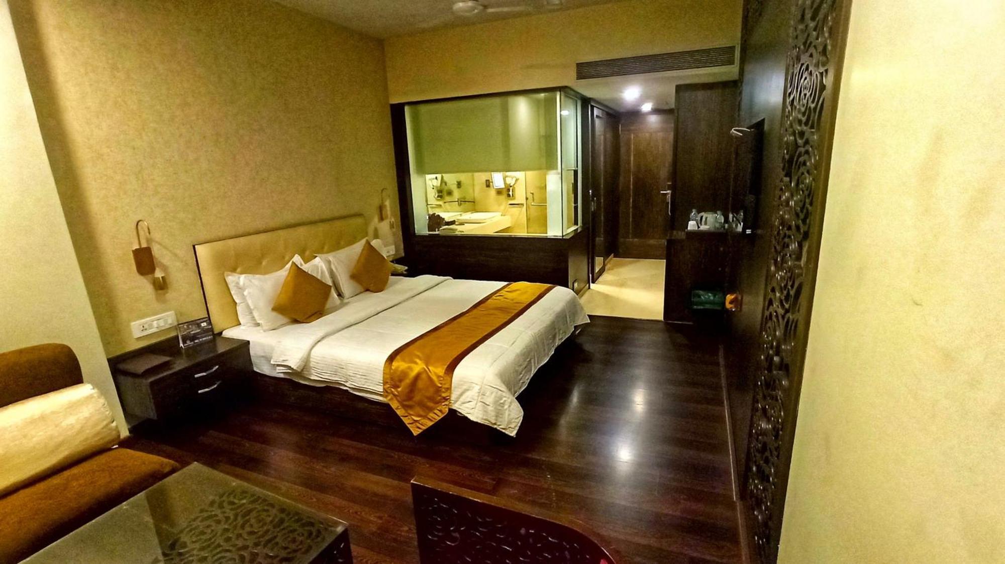 Kailash Parbat Hotel Лонавла Екстер'єр фото